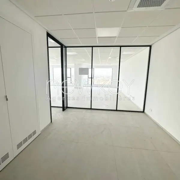 Etage de bureaux de 850m² à louer aux Berges du Lac - 6