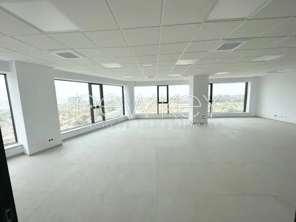 Etage de bureaux de 850m² à louer aux Berges du Lac - 2