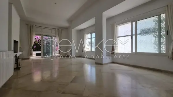 Villa S+4 à Carthage - 1