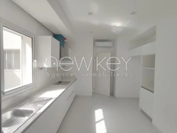 Un Appartement S+3 à louer La Soukra - 2