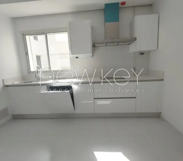 Un Appartement S+3 à louer La Soukra - 3