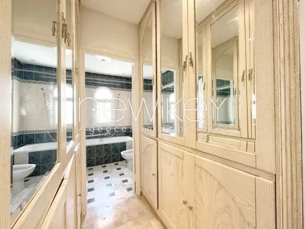 Etage de villa à usage de bureaux à louer au Lac 2 - 6