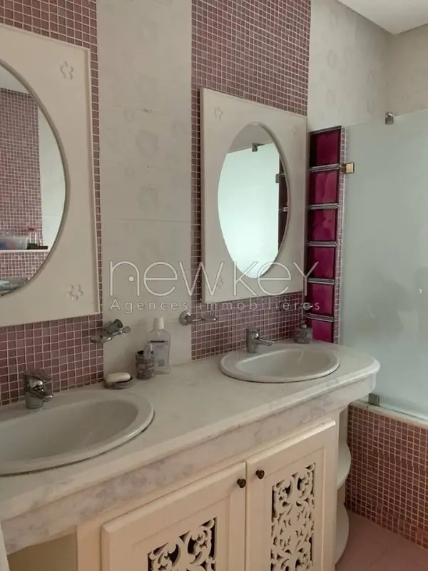 Superbe Villa S+4 avec piscine à Louer La Soukra - 10