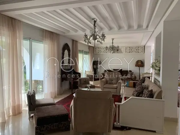 Superbe Villa S+4 avec piscine à Louer La Soukra - 4
