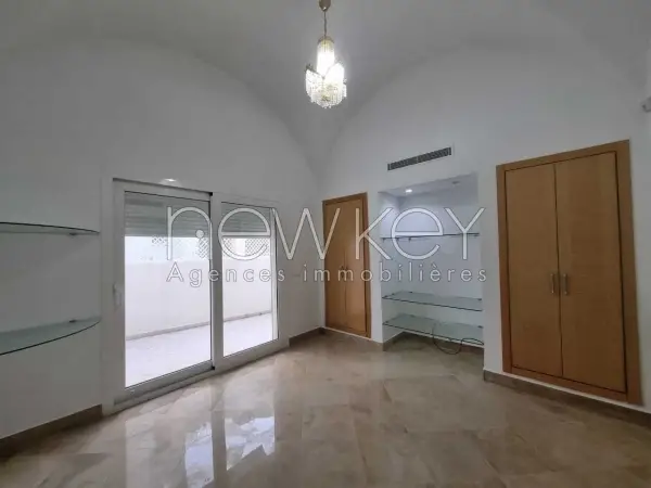 Magnifique villa S+4 à louer à Gammarth - 7