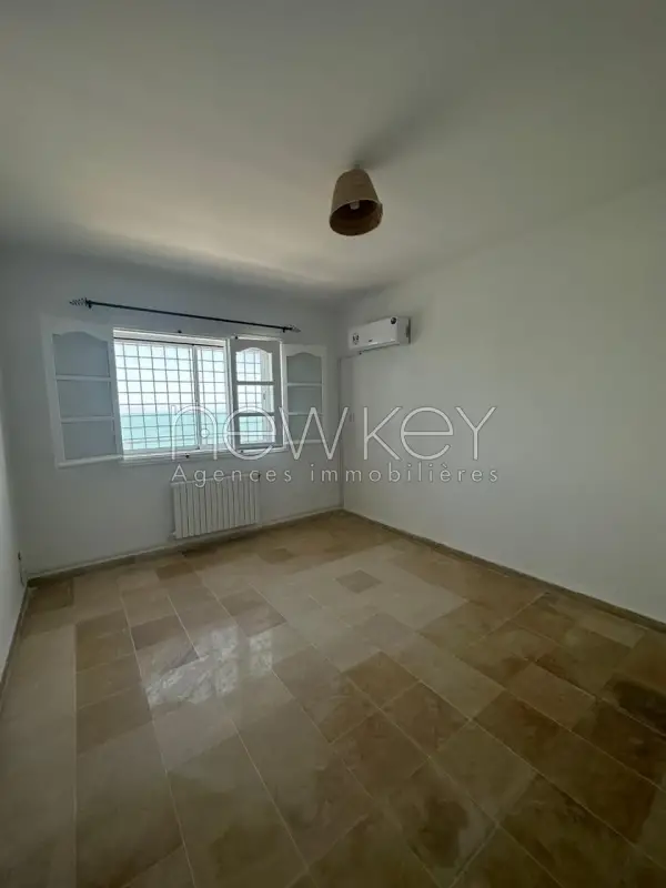 Superbe penthouse s+3 vue imprenable sur mer à la marsa - 3