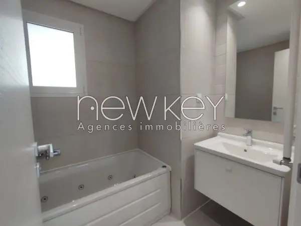 Un Bel Appartement Neuf S+2 à louer à La Soukra - 4