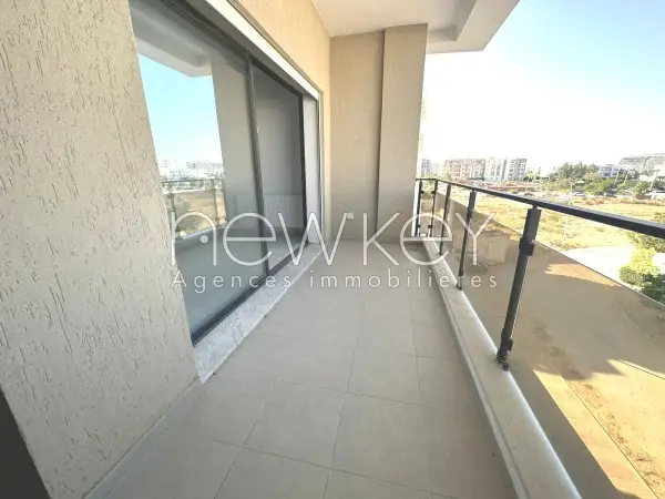 Appartement S3 Spacieux Avec Vue Dégagée À Vendre Aux Jardins De Carthage - 1