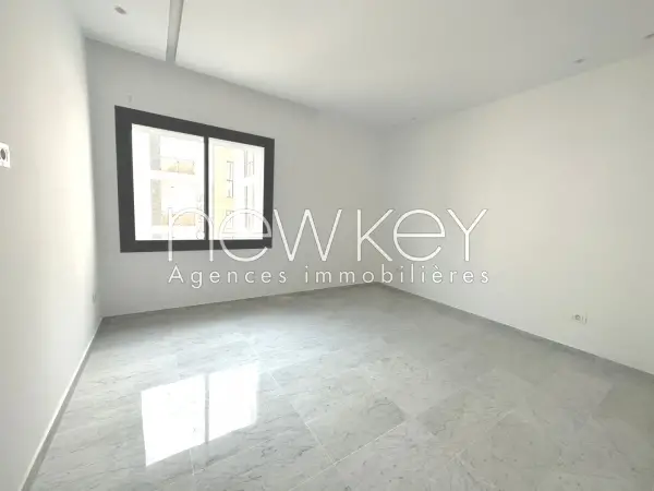 Appartement S3 Spacieux Avec Vue Dégagée À Vendre Aux Jardins De Carthage - 3