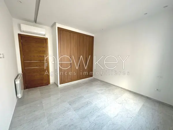 Appartement S3 Spacieux Avec Vue Dégagée À Vendre Aux Jardins De Carthage - 2