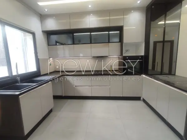 Un Duplex S+3 avec jardin à vendre à La Soukra - 1