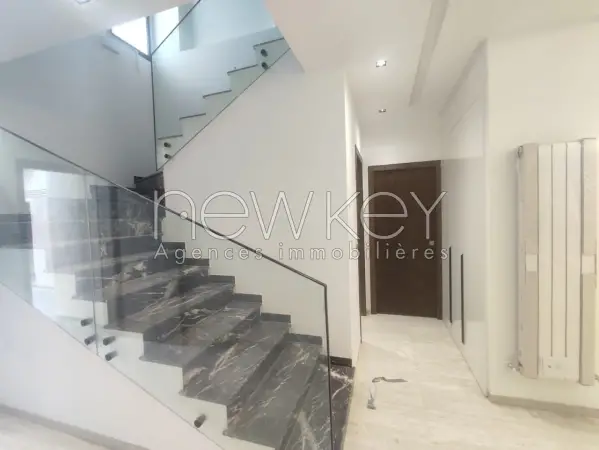 Un Duplex S+3 avec jardin à vendre à La Soukra - 2