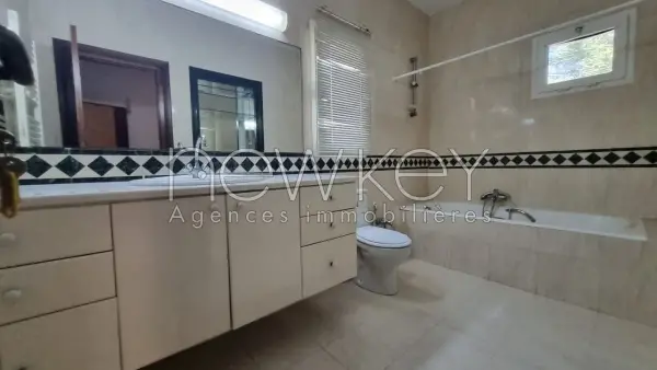 Villa s+5 au cœur de la Marsa - 1