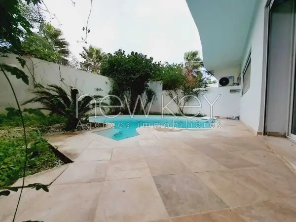 Un joli triplex S+5 à louer à Gammarth - 12