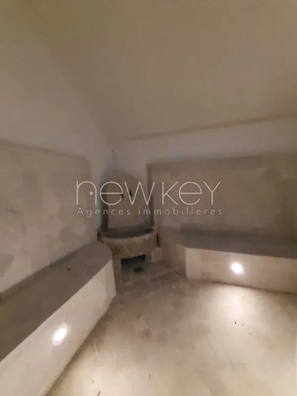 Un joli triplex S+5 à louer à Gammarth - 11
