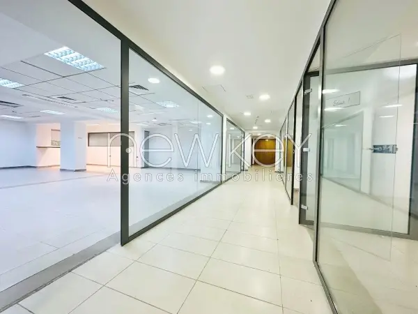 Bureau de 1087m² à louer au Lac 2 - 1