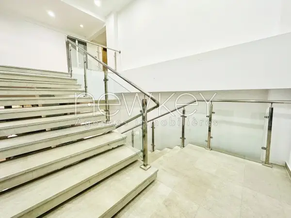 Bureau de 1087m² à louer au Lac 2 - 3