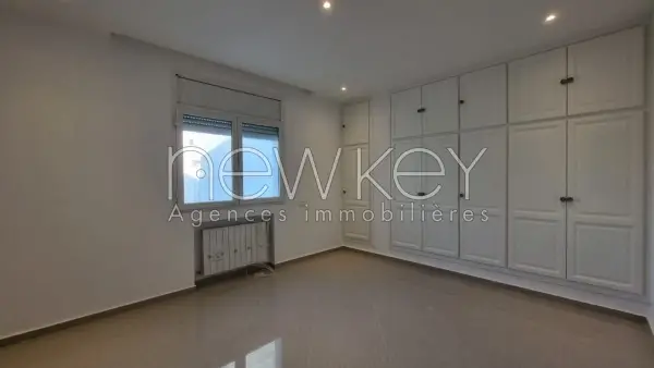 Bel appartement S+3 neuf à la Marsa - 1