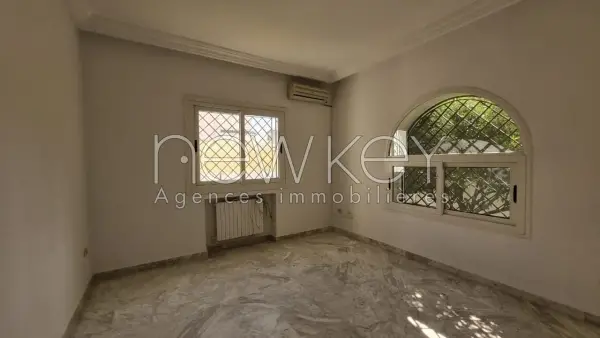 Villa s+5 avec piscine à la Marsa - 16