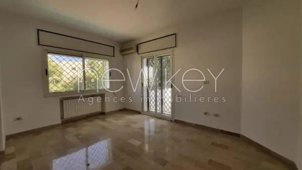 Villa s+5 avec piscine à la Marsa - 4