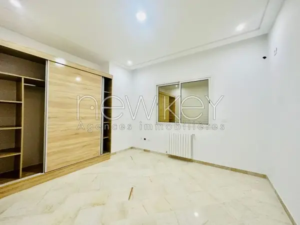Un Appartement S+2 Neuf à louer à La Soukra - 2