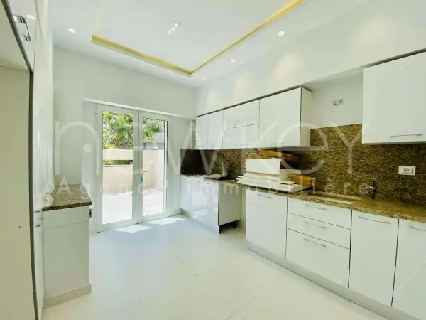 Villa S4 de 250 m² aux Berges du Lac 2 - 1