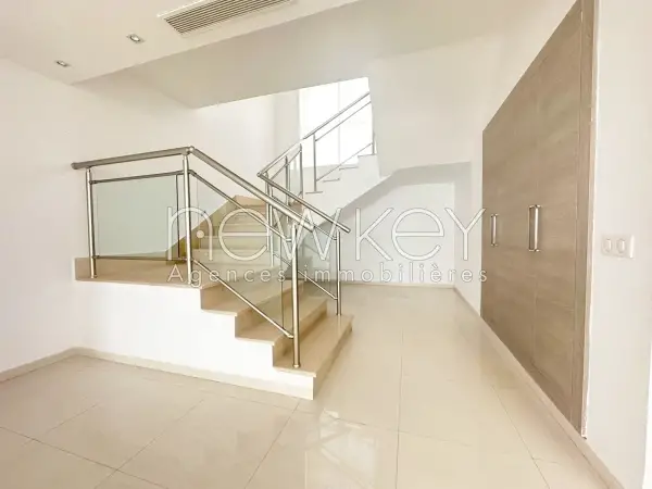 Penthouse de luxe avec piscine et vue sur lac - 9