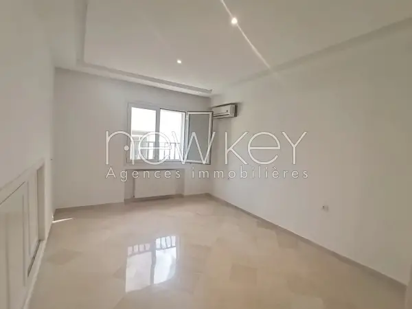 Etage de villa S4 à louer aux Berges de Lac 2 - 4
