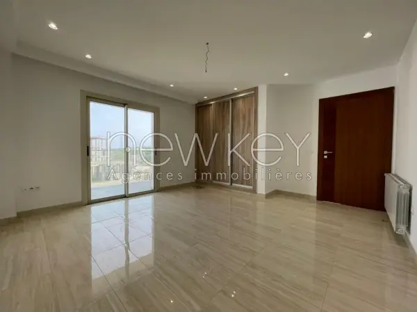 Etage de villa S+4 avec vue dégagée à louer aux Jardins de Carthage - 2