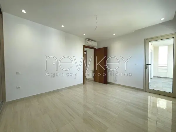 Etage de villa S+4 avec vue dégagée à louer aux Jardins de Carthage - 3