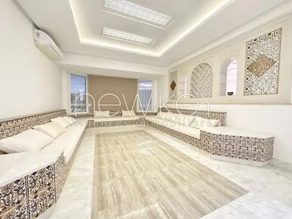villa avec piscine et jardin à louer aux Berges du Lac 2 - 4
