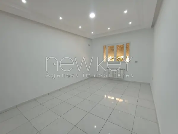 Un Appartement S+3 à louer à La Soukra - 1