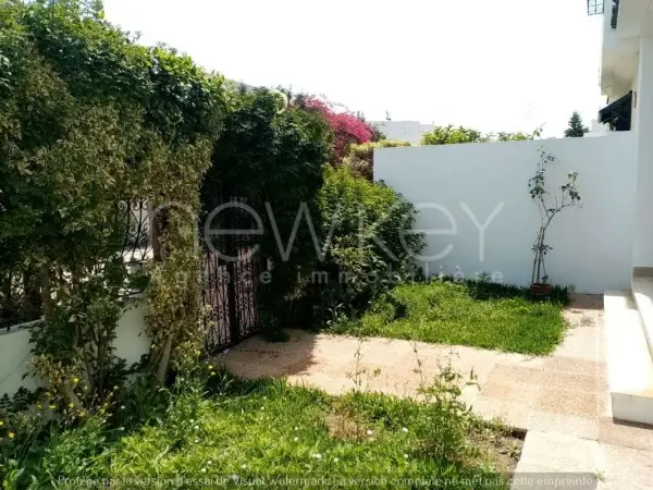 Villa jumelée avec jardin à louer aux Berges du Lac 1 - 9