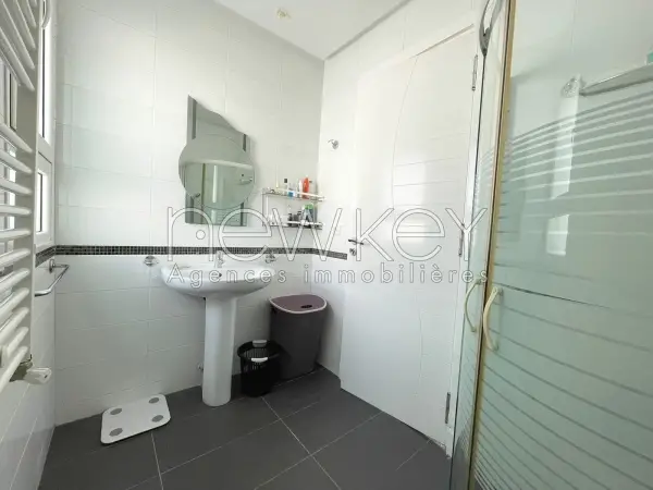 Appartement S1 meublé avec vue dégagée à louer aux jardins de Carthage - 4