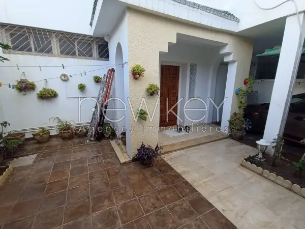 Une Villa S+4 à vendre à L'Aouina - 8