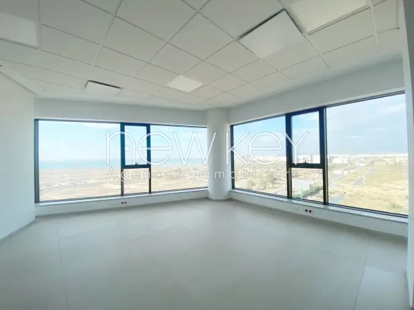 Bureau à louer avec vue sur lac - 1