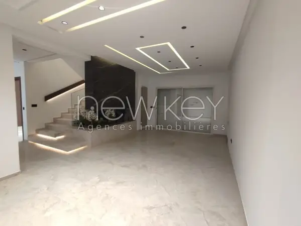 Un Superbe Duplex S+4 direct promoteur à La Soukra - 1