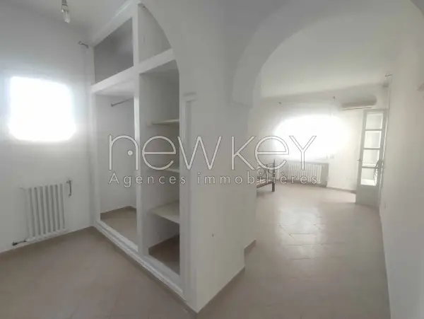 Une Villa S+5 avec piscine à La Soukra - 4