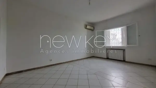 Duplex s+4 avec jardin à Gammarth - 12