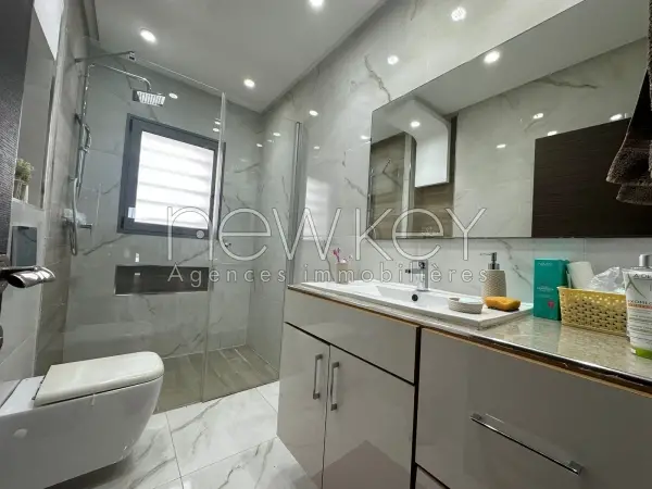 Une Belle Villa avec piscine à louer à La Soukra - 7