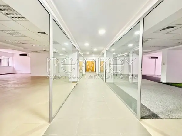 Bureau de 522m² à louer au Lac 2 - 4