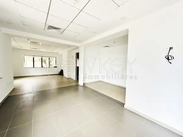 Bureau de 522m² à louer au Lac 2 - 6