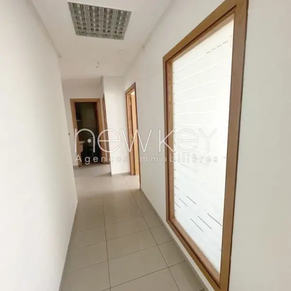 Etage de bureaux de 700m² à louer aux Berges du Lac 1 - 6
