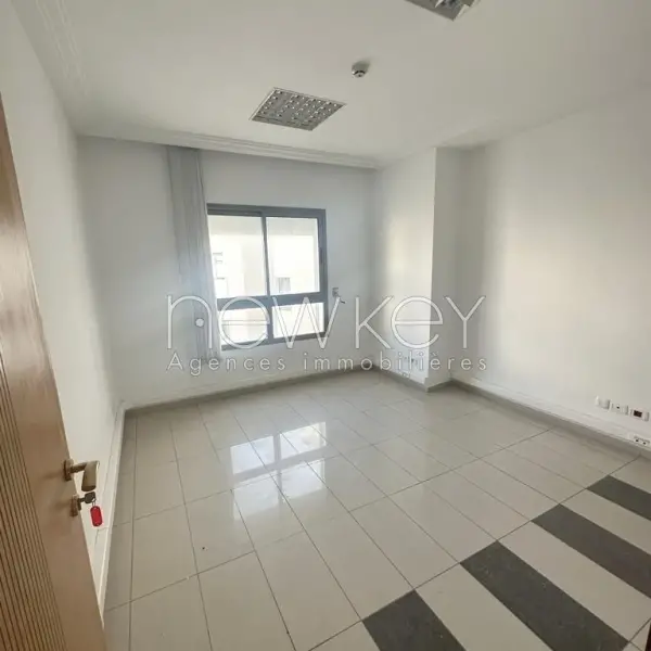 Etage de bureaux de 700m² à louer aux Berges du Lac 1 - 5
