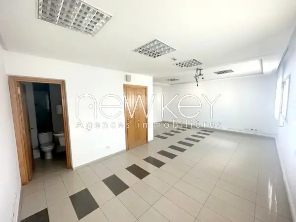 Etage de bureaux de 700m² à louer aux Berges du Lac 1 - 2