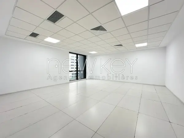 Bureau open-space de 293m² à louer au Lac 2 - 1
