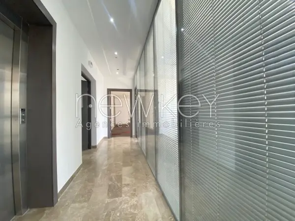 Etages de bureaux de 973m² à louer aux Berges du Lac 1 - 4