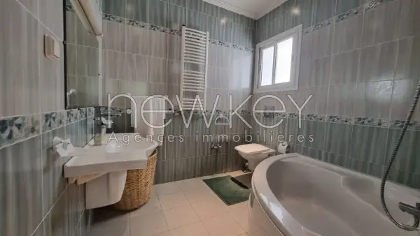 Bel Appartement S+4 meublé au coeur de la Marsa - 16