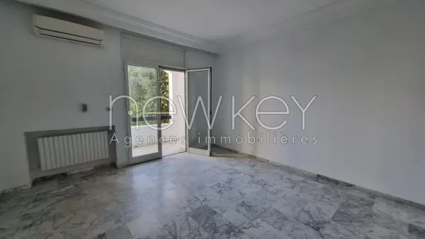 villa s+4 avec piscine à La Marsa - 9
