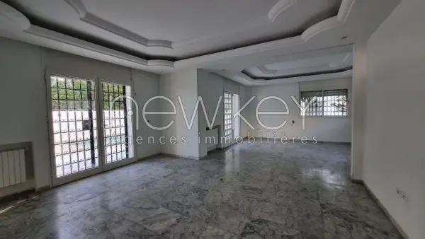 villa s+4 avec piscine à La Marsa - 2
